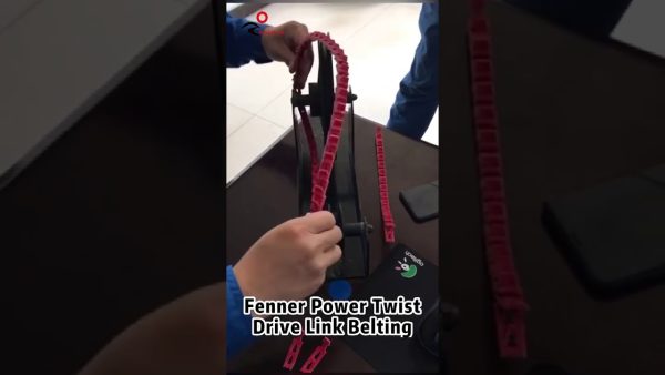Thao tác cài khóa mắt xích Fenner PowerTwist hoàn toàn bằng tay không cần bất kỳ công cụ nào