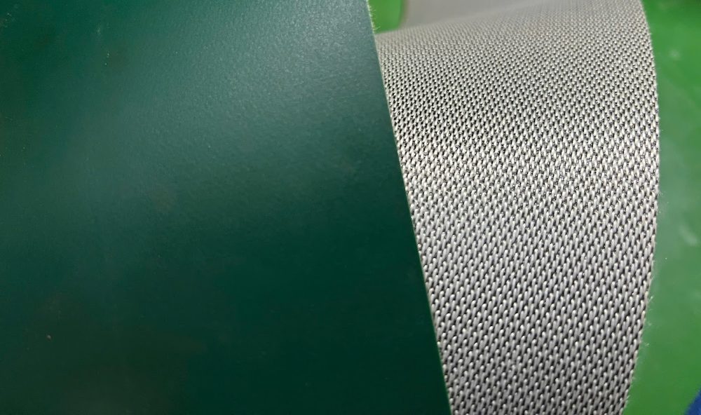 Dây đai Chiorino NA218 mặt PVC xanh đậm, mặt dưới vải xám, dùng cho máy gấp dán hộp và băng tích lũy